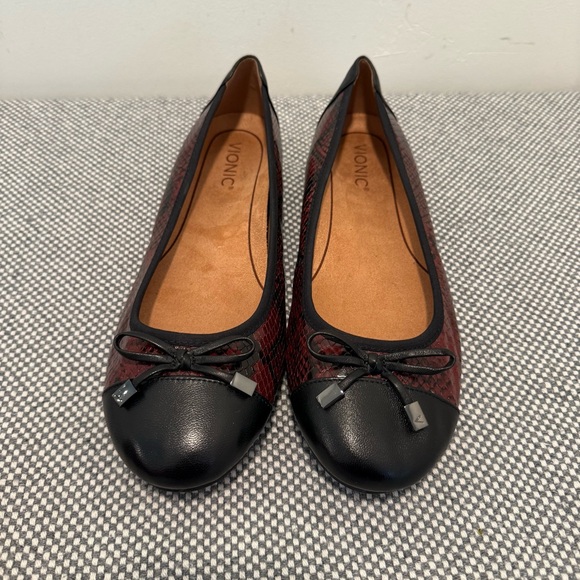 Vionic Shoes - Vionic Wine Snake-Embossed Minna Leather Flat size 9/5